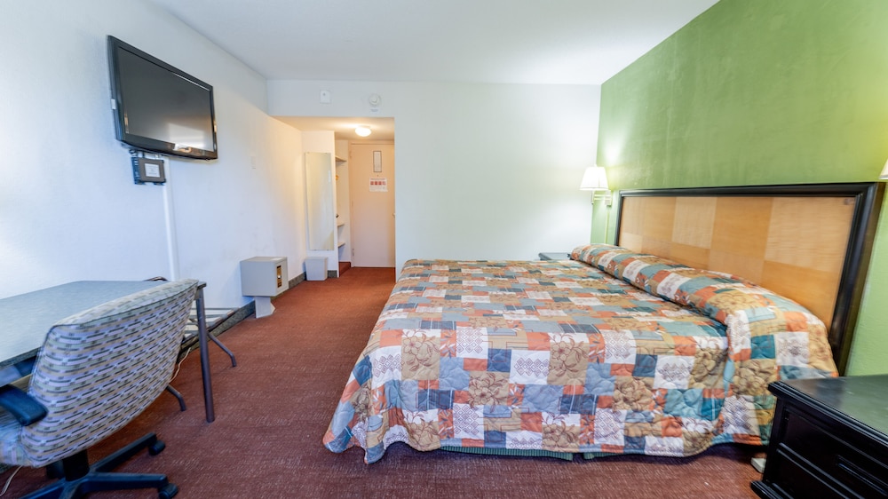 Economy Single Room, 1 King Bed