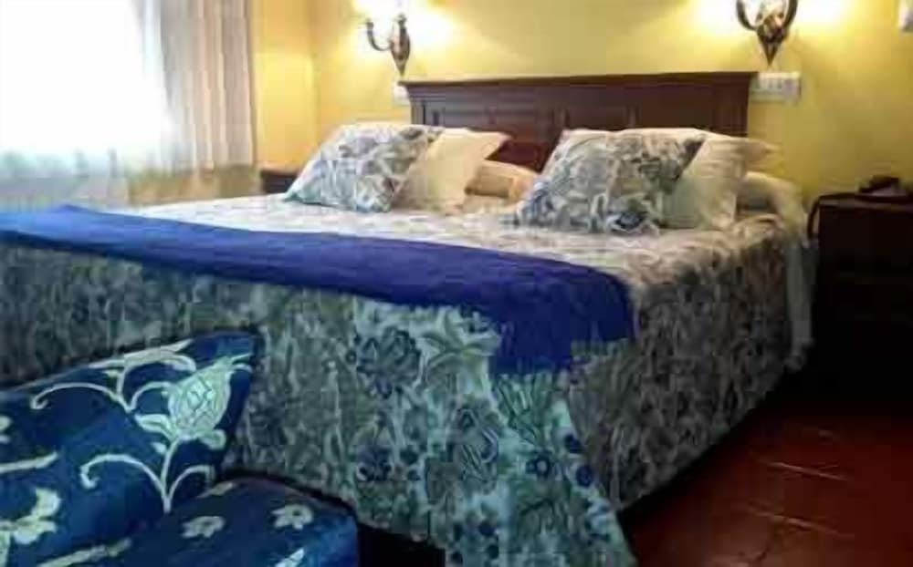 Family Quadruple Room, 2 Bedrooms, Valley View photo 2