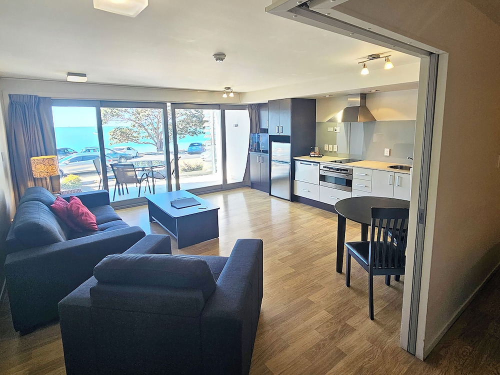 Premium Room, 1 Bedroom thumbnail 5