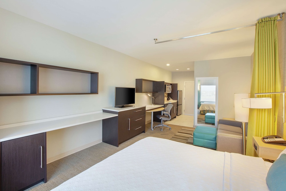 Studio Suite, 1 King Bed, Non Smoking photo 3