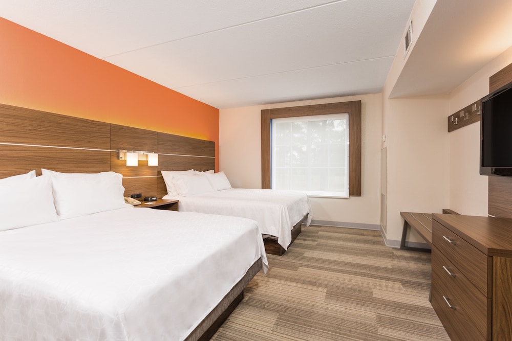 Suite, 2 Queen Beds - Photo 2