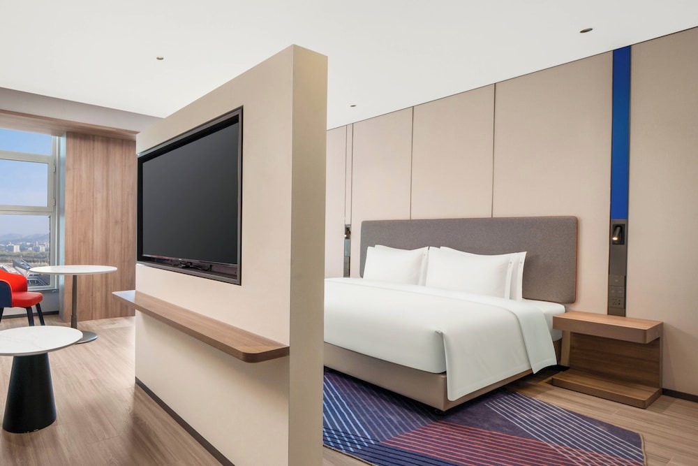 Suite, 1 King Bed photo 2