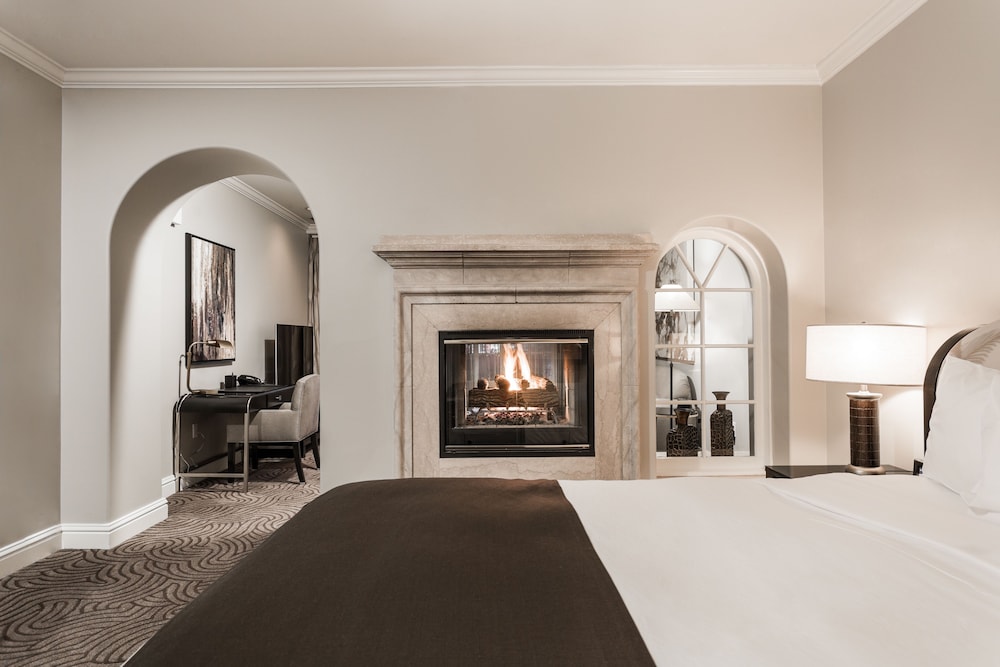 Luxury Studio Suite, 1 King Bed with Sofa bed - Photo 1