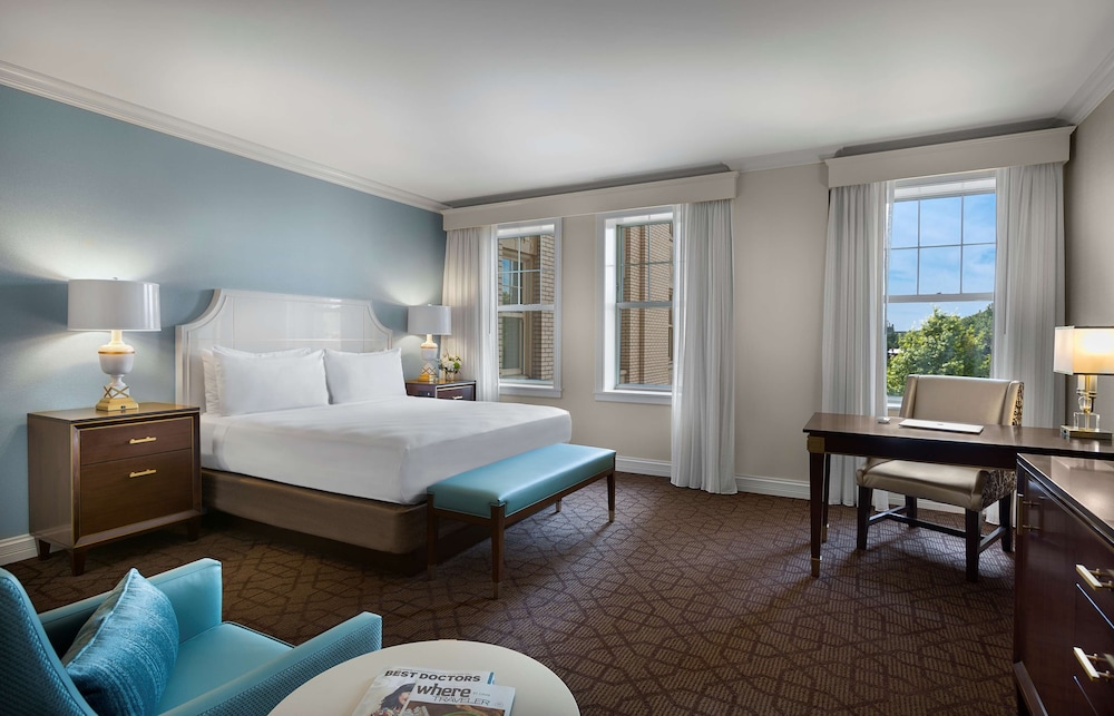 Deluxe Room, 1 King Bed (Chase)