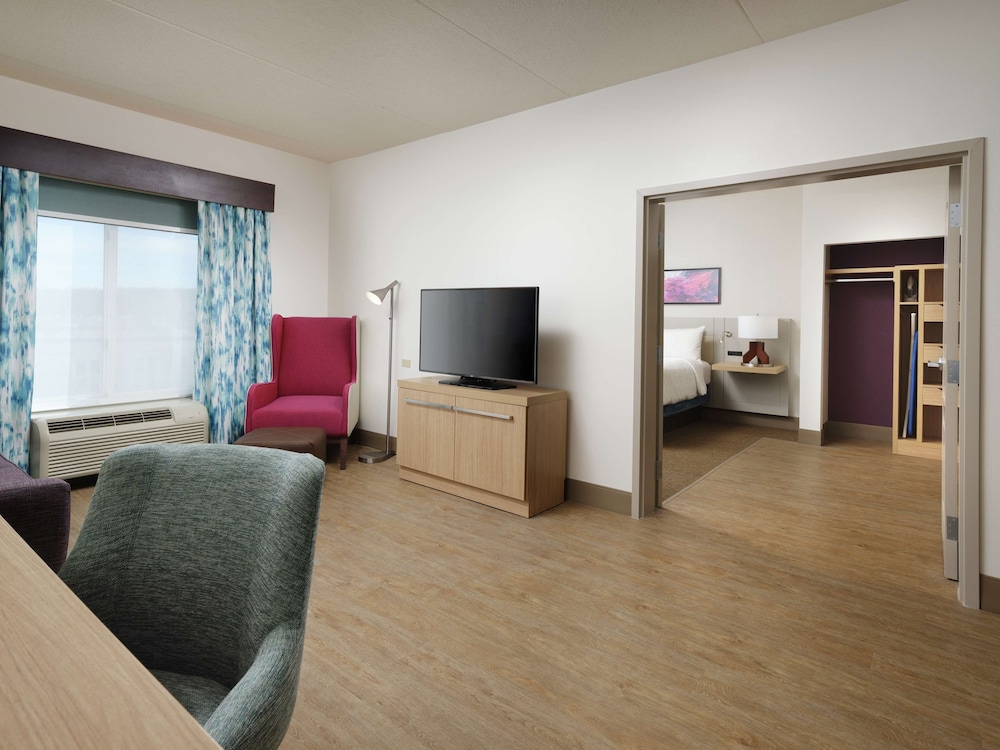 Suite - Photo 1
