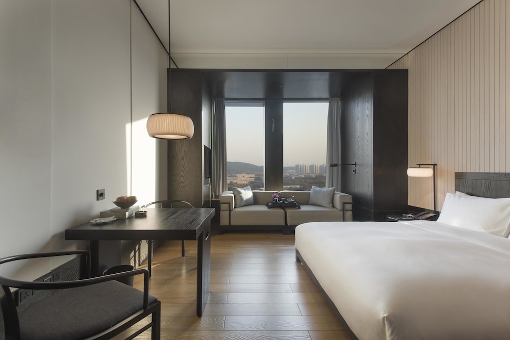 Club Room, 1 King Bed