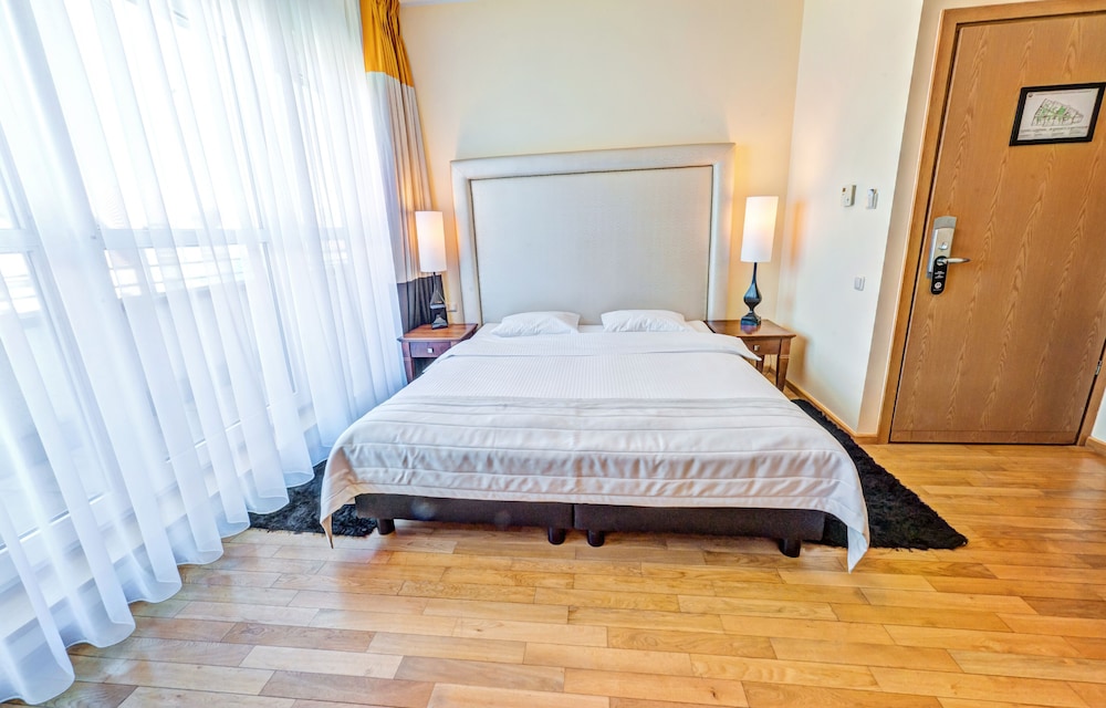 Classic Double or Twin Room, 1 Bedroom - Photo 5