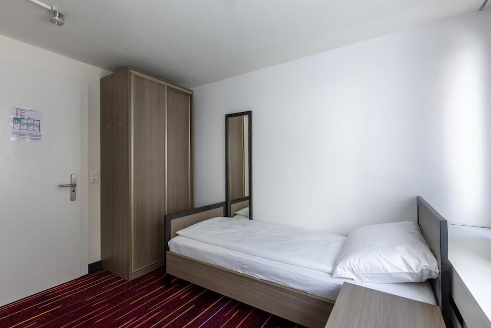 Single Room, Private Bathroom, Courtyard View photo 3