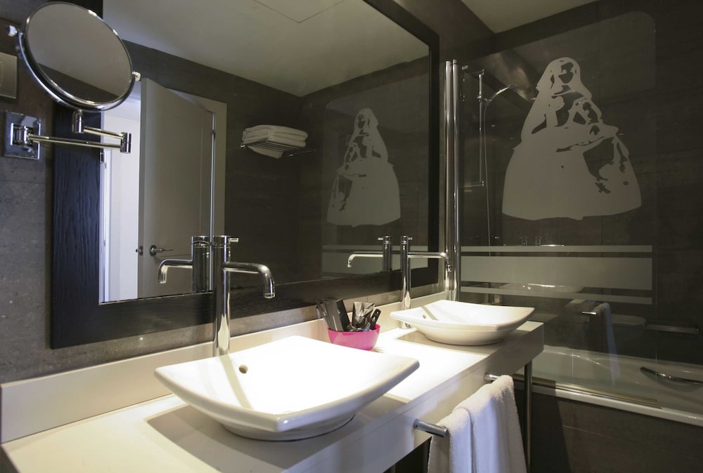 Junior Suite, 2 Twin Beds - Photo 7