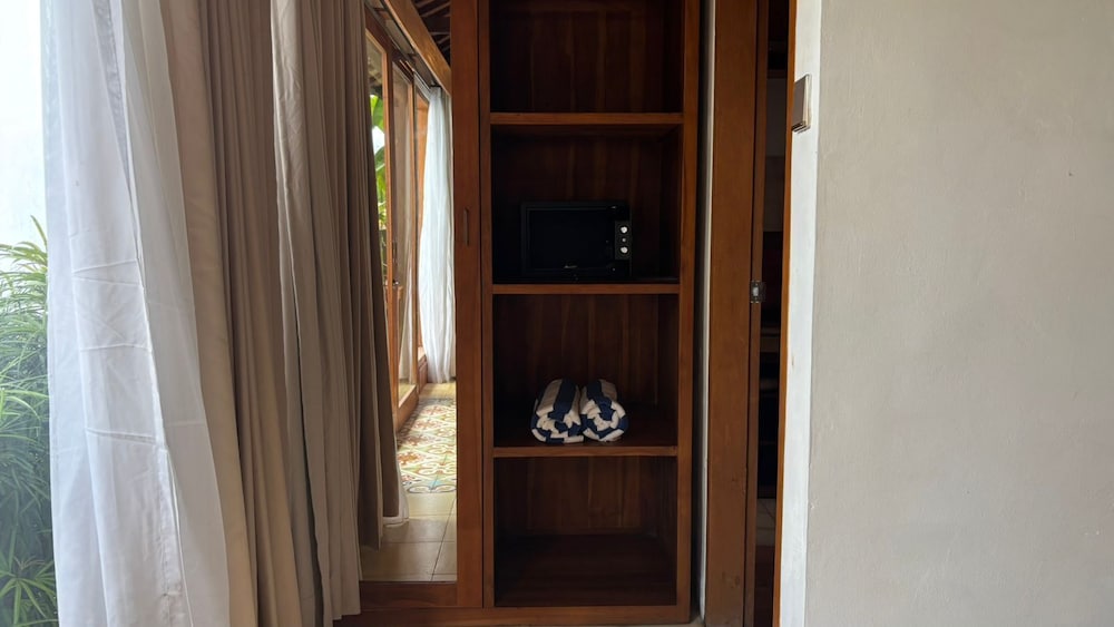 Villa - Photo 2