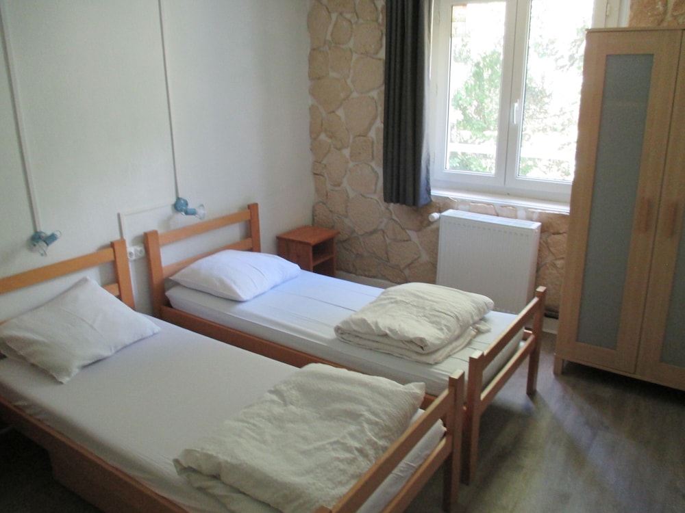 Twin Room (with shower) photo 1