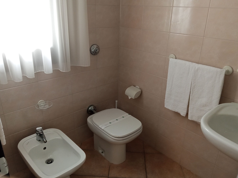 Economy Double Room - Photo 4