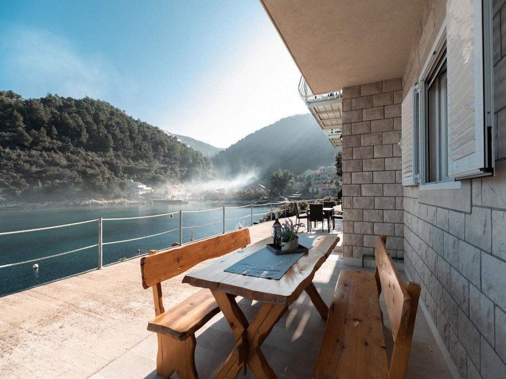 House (Four bedroom Holiday Home with Balcon)