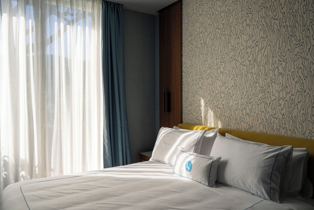 Suite, Hot Tub (Master, Seaside) photo 2