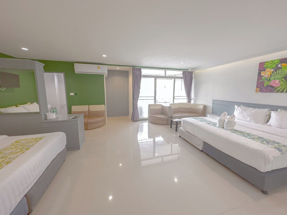 Family Room photo 1