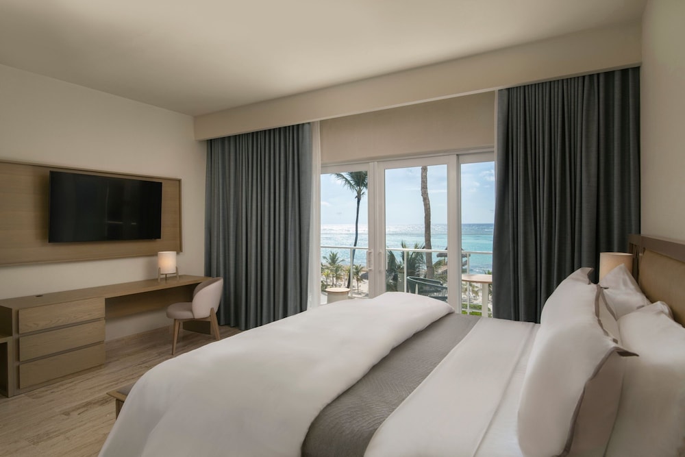 Suite, 1 King Bed, Non Smoking, Balcony, Ocean View