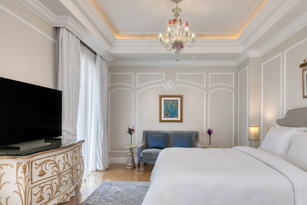 Deluxe King Room with One King Bed (Non Smoking)