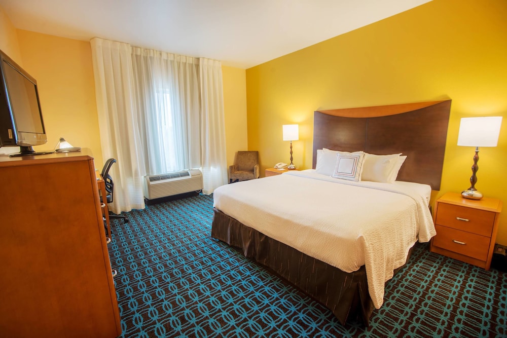 Room, 1 King Bed (Mobility/Hearing Access, Roll-In Shwr) - Photo 1