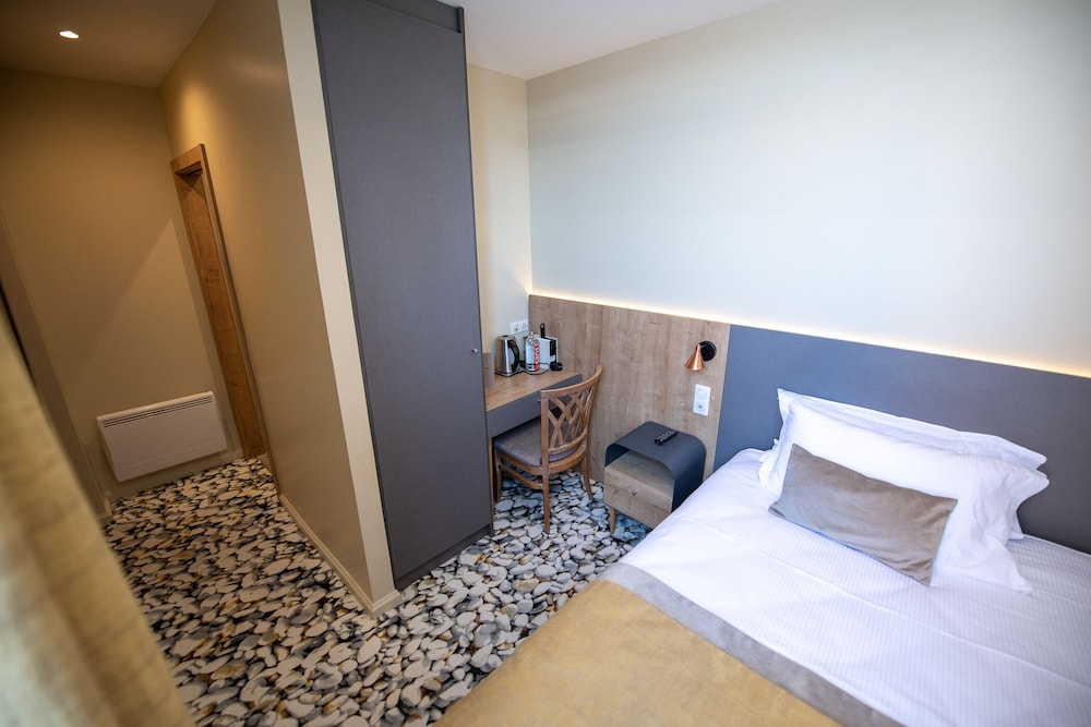 Classic Single Room, Private Bathroom, Garden View (chambre simple Perroquet) photo 3