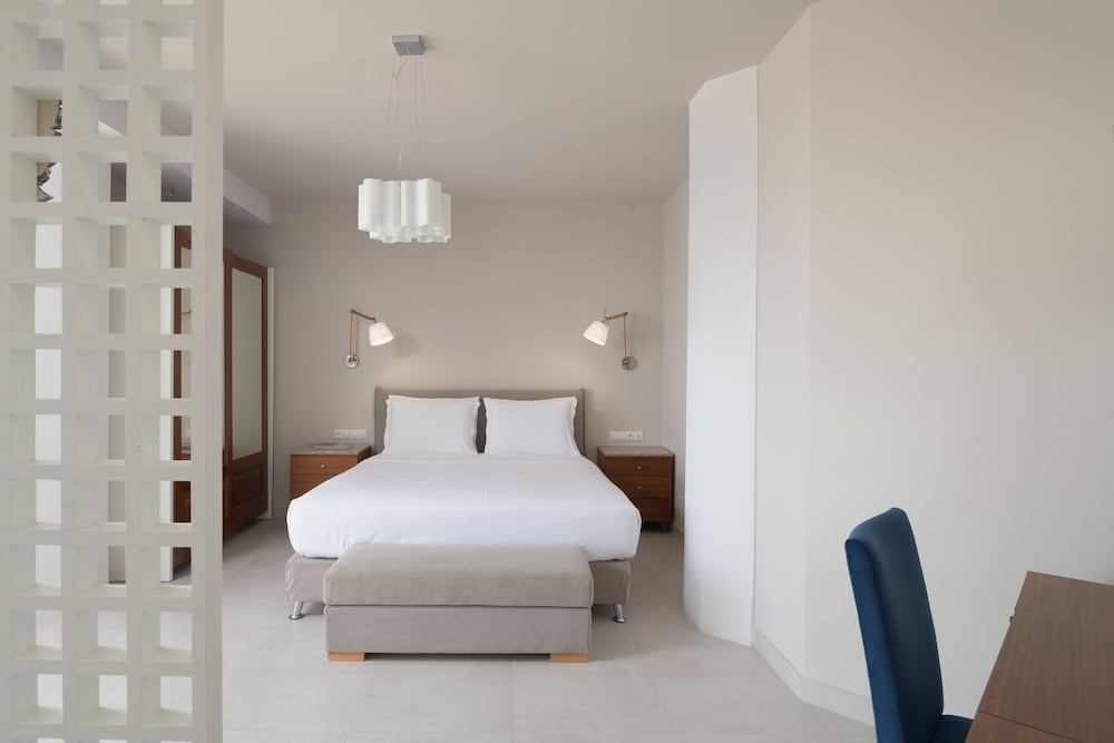 Jacuzzi Suite photo 1