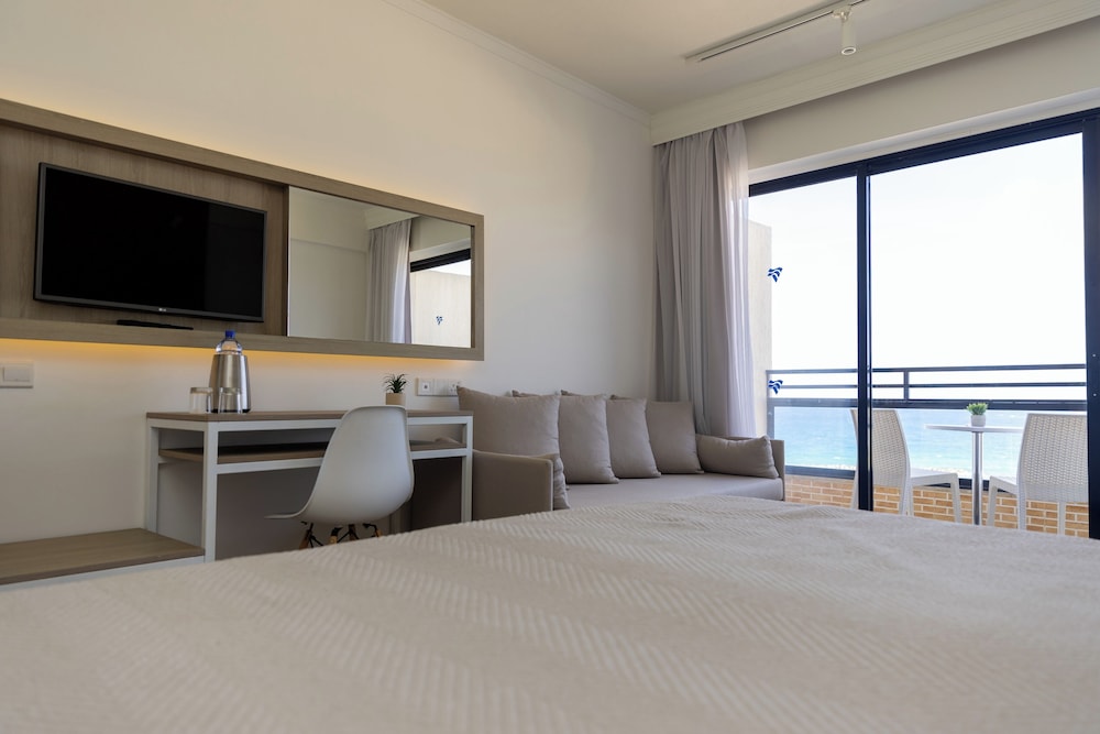 Standard Twin/Double Front Sea View room - Photo 2