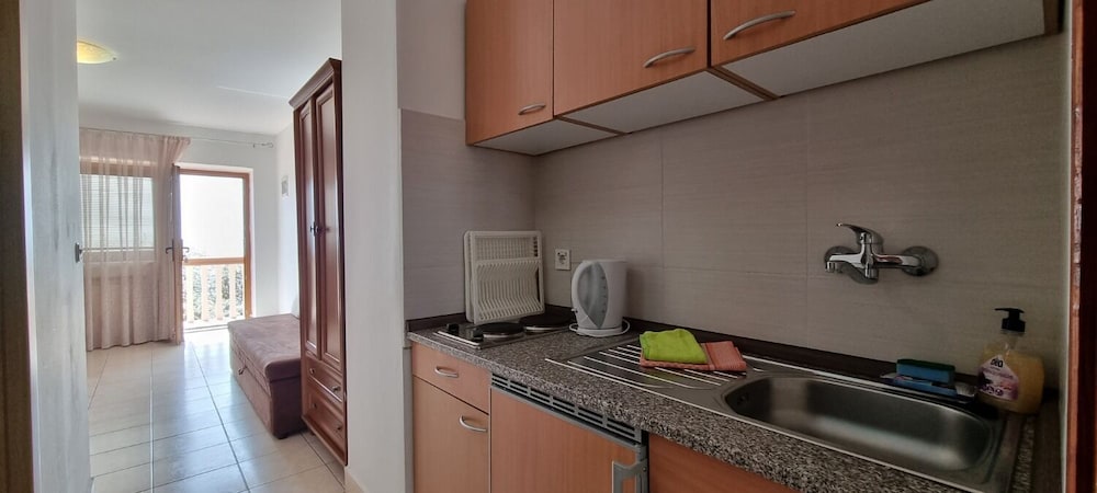 Apartment (Real - 10 m from sea - A8(2+2))