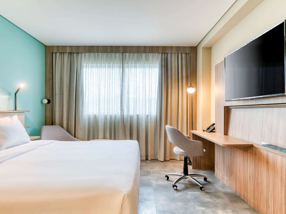 Executive Room, 1 Double Bed, Accessible (Accessible) - Photo 3