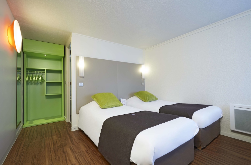 Standard Room, Multiple Beds - Photo 3