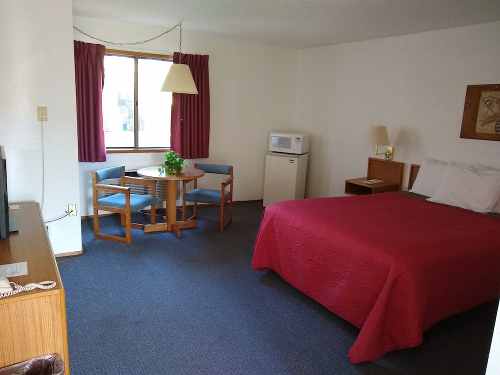 Standard Room, 1 Bedroom, Non Smoking, Private Bathroom (Single Queen Walk-In Shower) photo 3