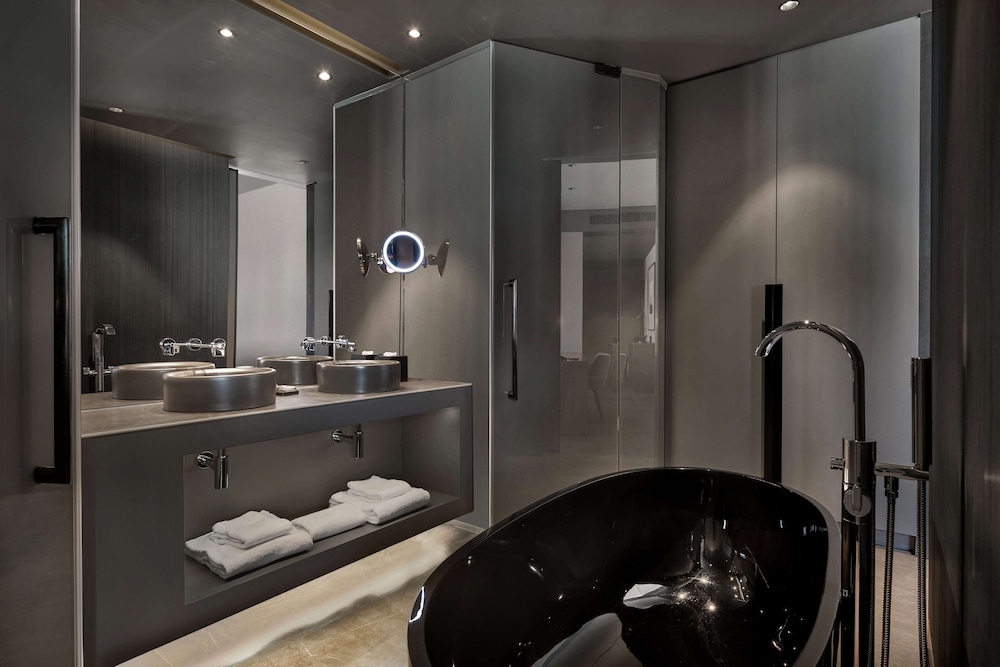 Suite, River View - Photo 2