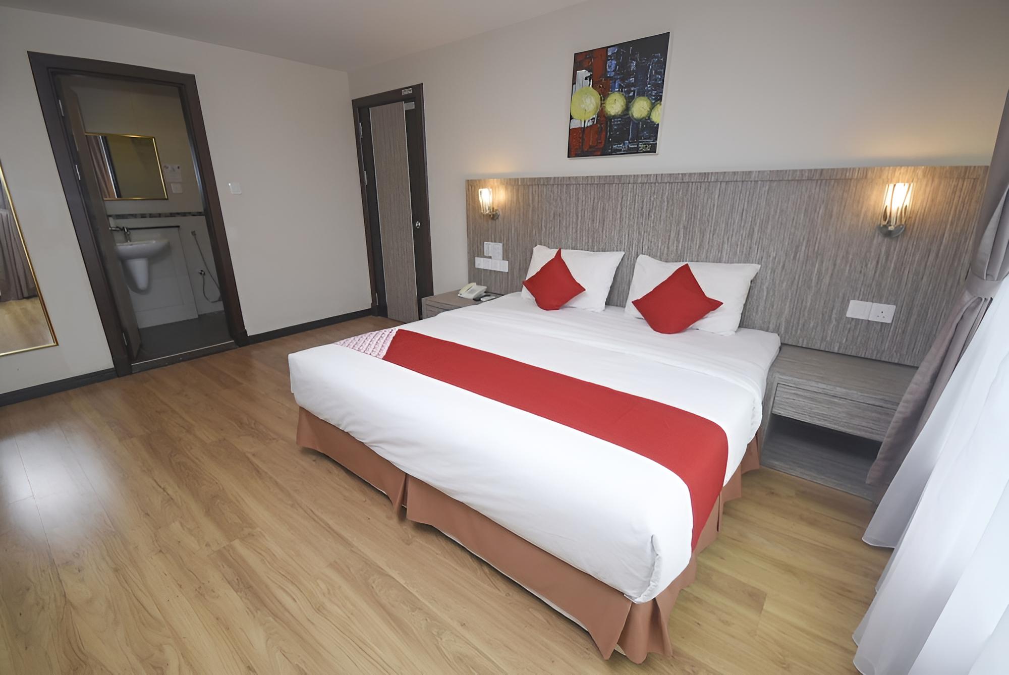 Deluxe Double Room, 1 King Bed photo 2