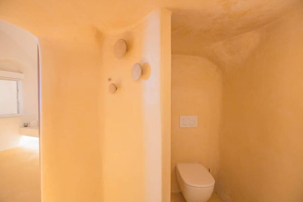 4 Deluxe Cliff Cave Suite (Indoor Massage Pool) - Photo 8