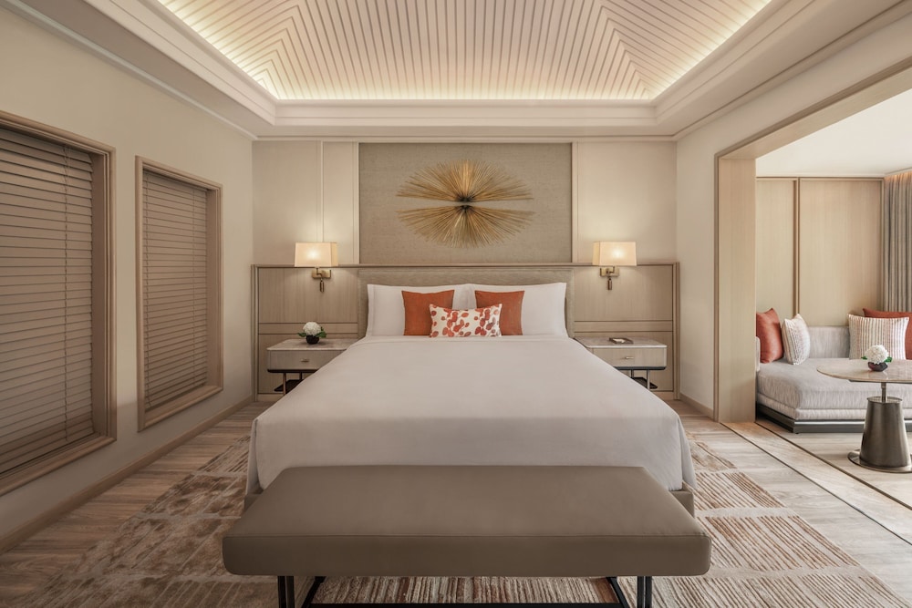 Premier Room, 1 King Bed, Lagoon View - Photo 4