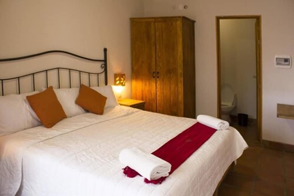 Basic Room, 1 Queen Bed, Non Smoking