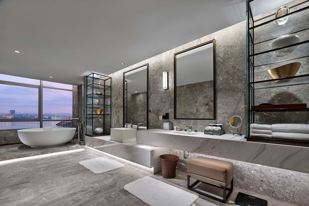Premium Suite, 1 King Bed, Lake View - Photo 6