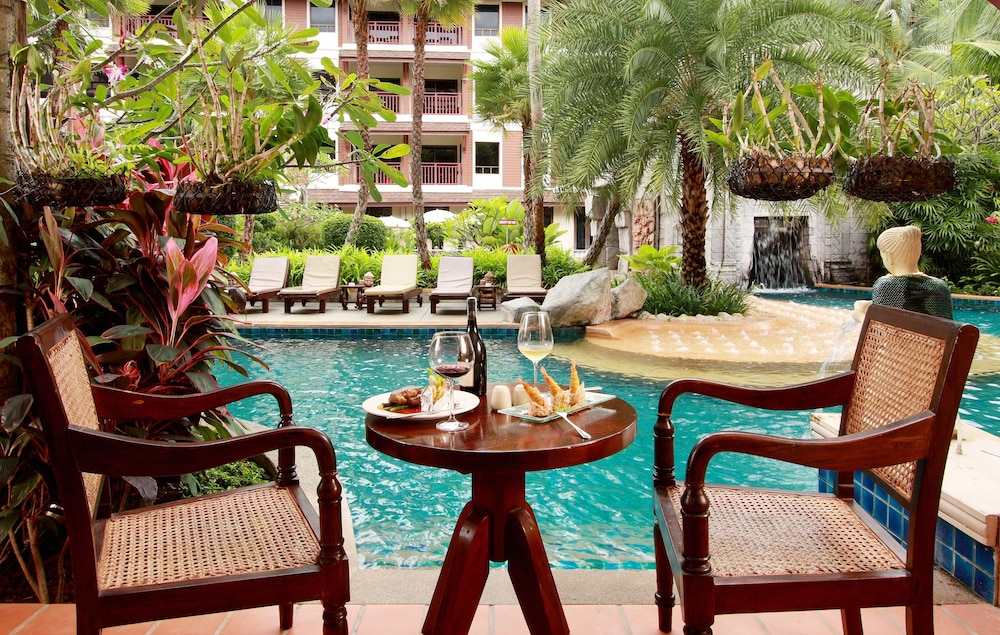 Deluxe Pool Access - Photo 4