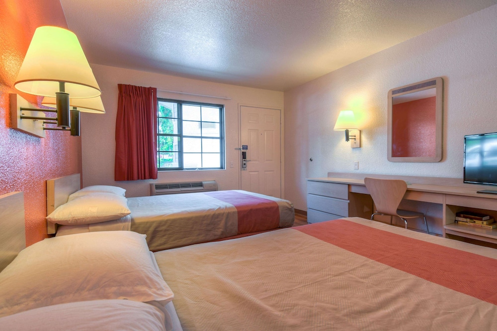 Deluxe Room, 2 Double Beds, Non Smoking, Refrigerator & Microwave photo 2