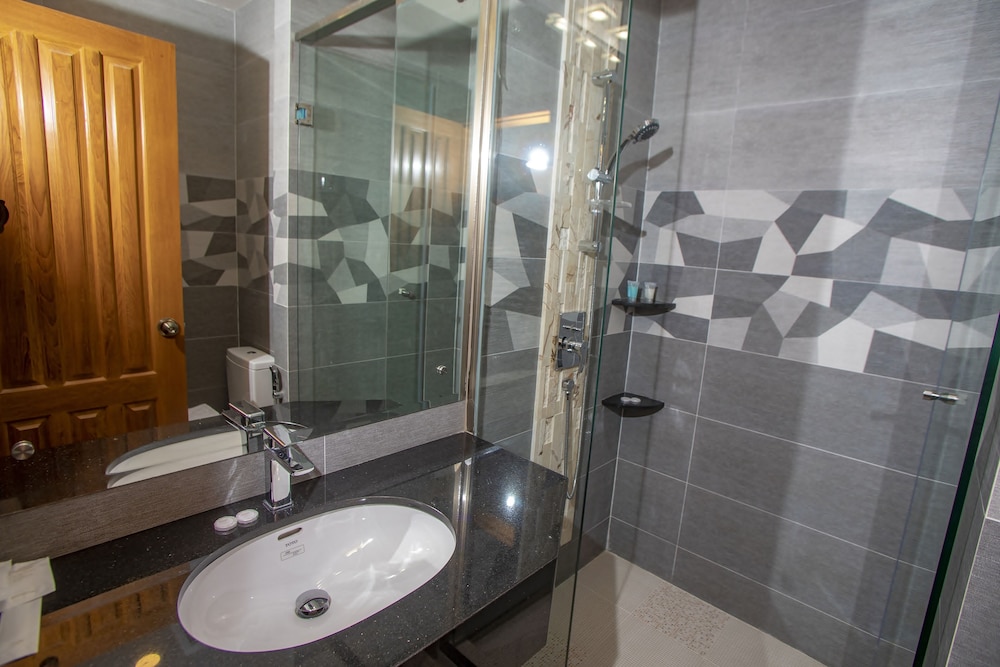 Apartment, 2 Bedrooms - Photo 13
