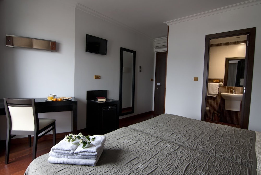 Habitación Cuádruple Premier, 2 Dormitorios, Vista Parcial al Mar