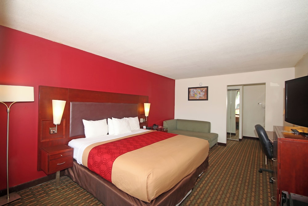Room, 1 King Bed - Photo 2