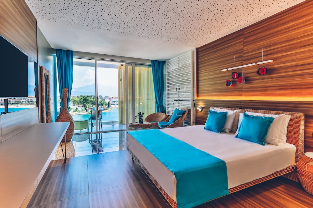 Deluxe Double Room, Partial Sea View