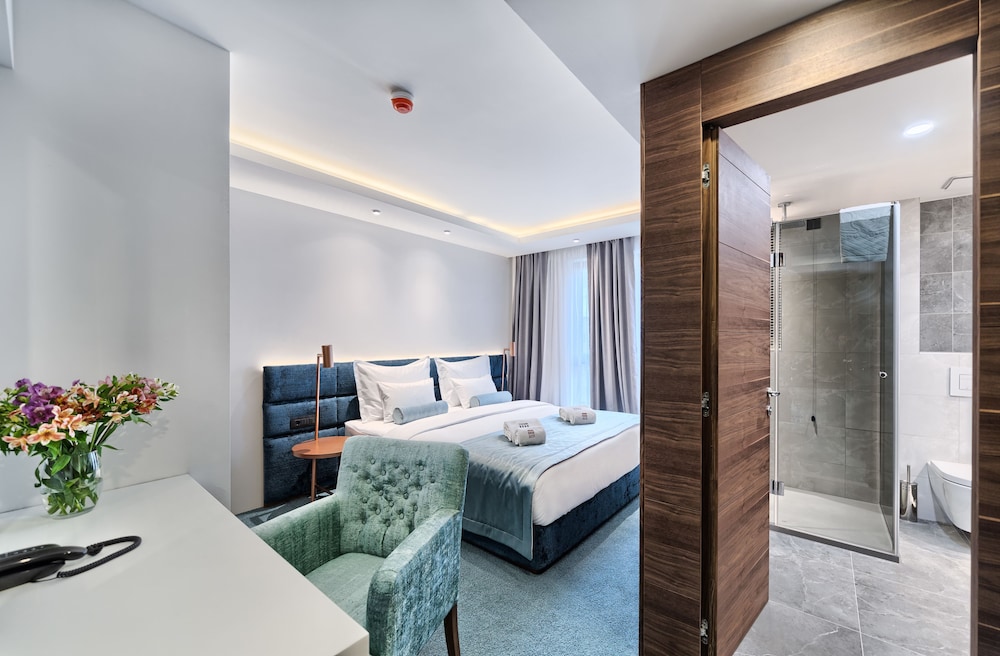 Standard Double or Twin Room, Balcony, City View photo 2