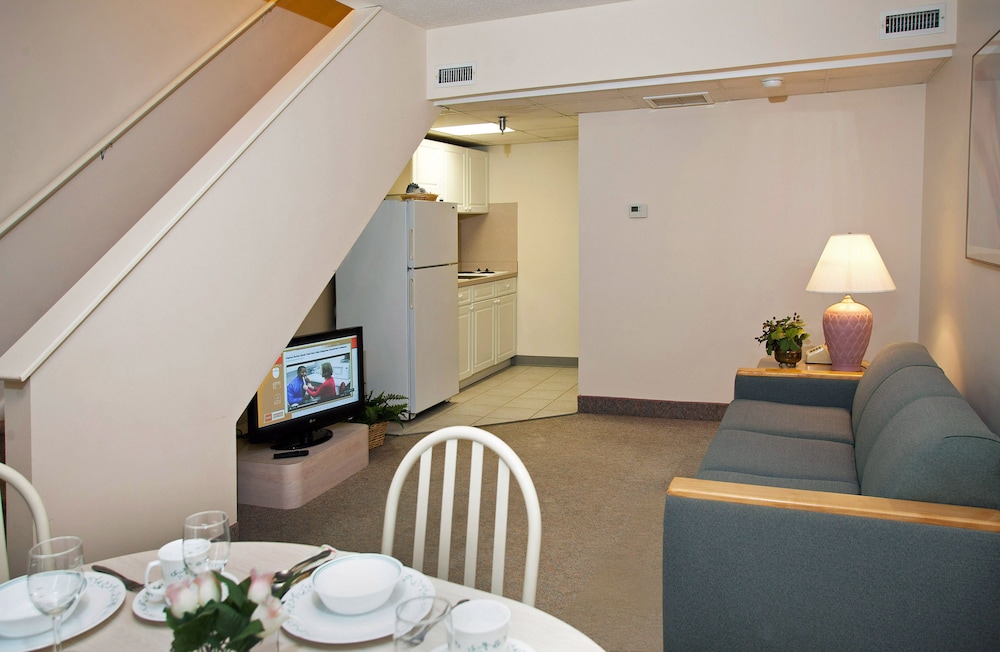 Family Townhome, 2 Bedrooms, Partial Ocean View (G2) photo 3