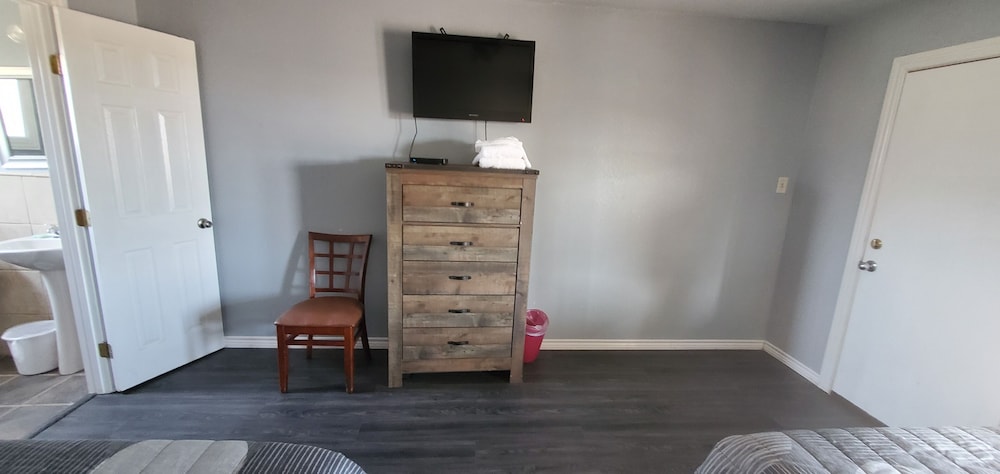 Basic Double or Twin Room - Photo 2