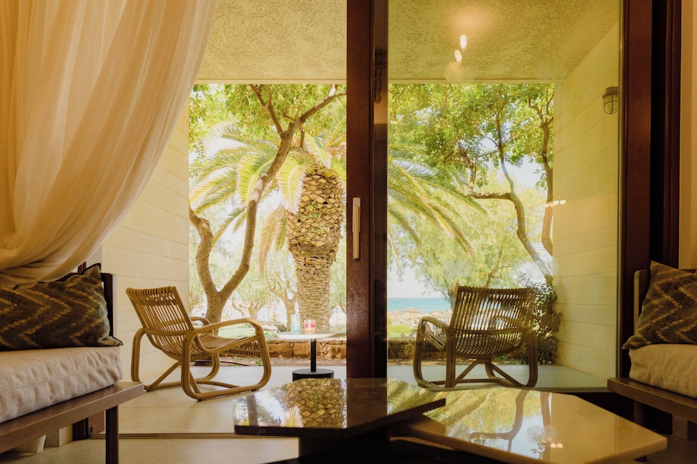 Junior Suite (Sea Front) thumbnail 5
