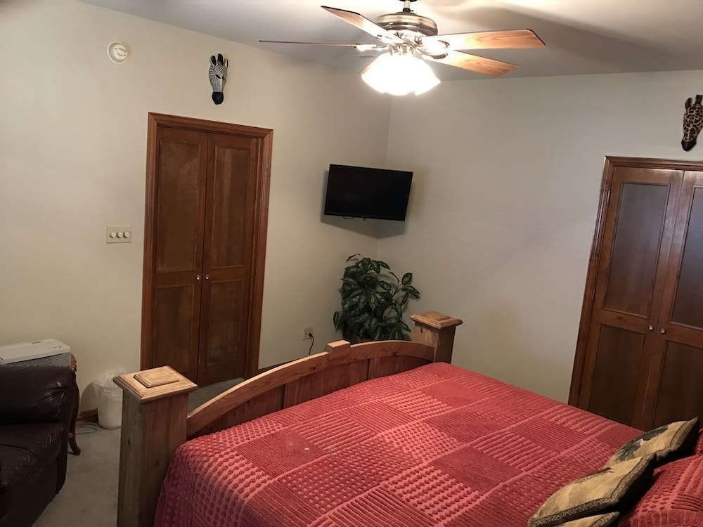 House, Multiple Beds (Family friendly lake house located at) photo 1