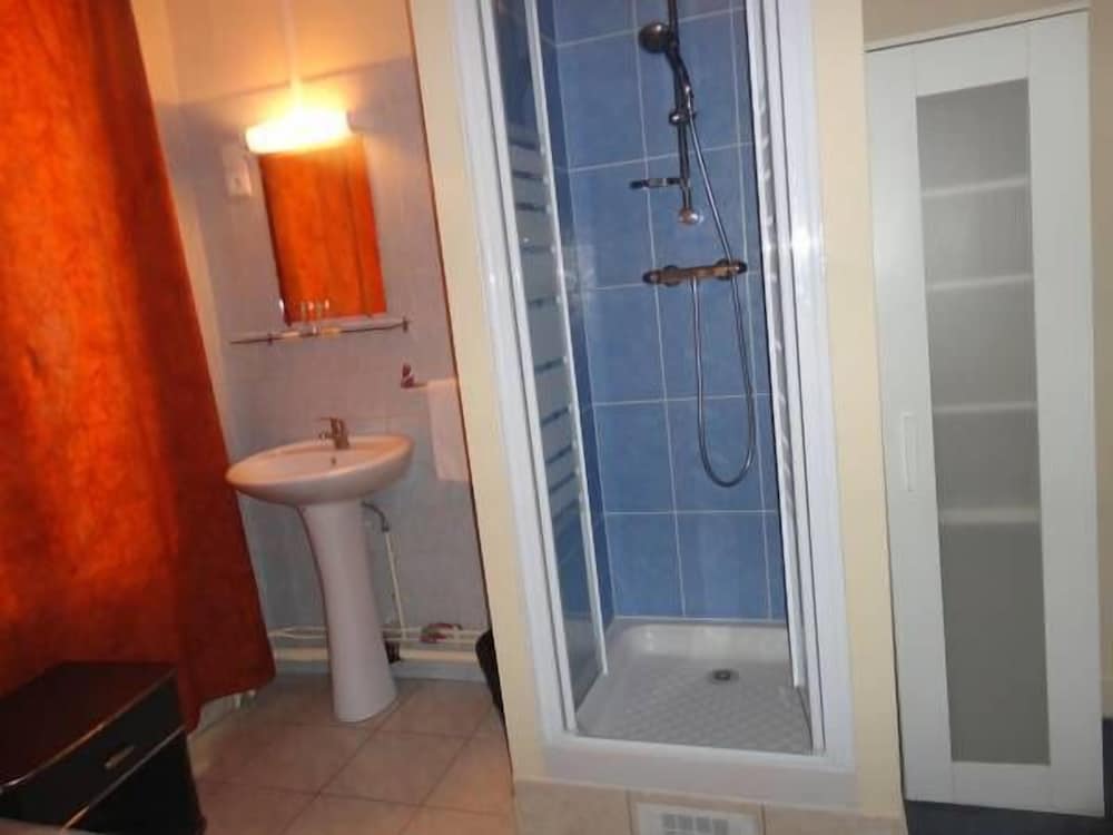 Economy Room (shared toilets) photo 2