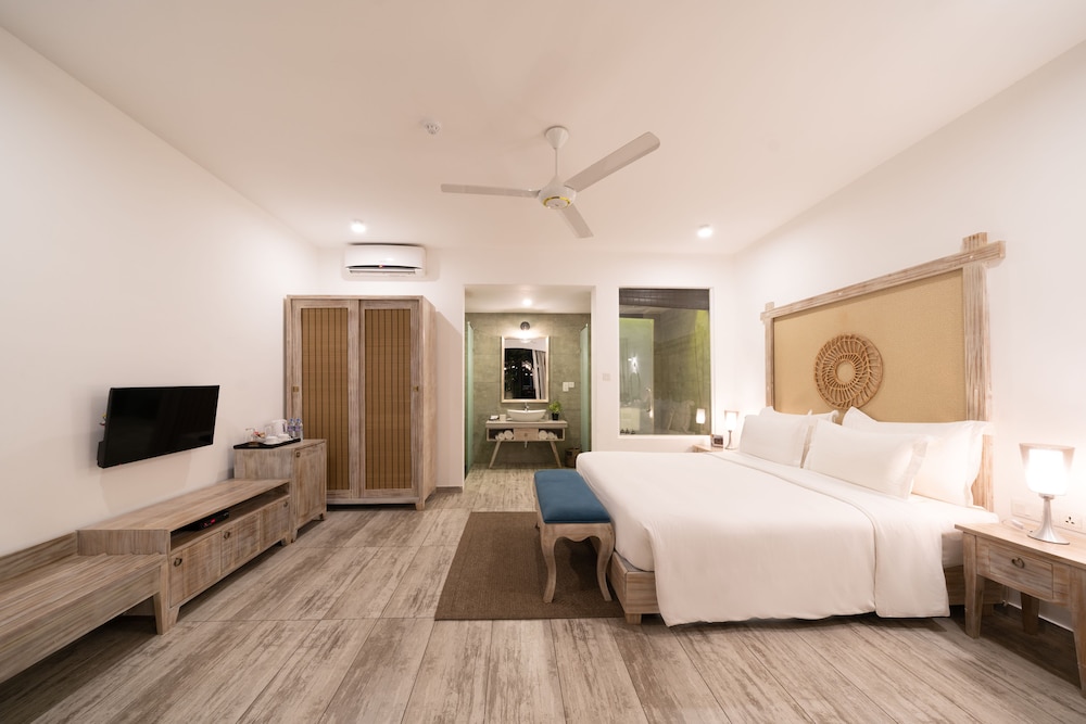 Deluxe Room with Terrace Pool View