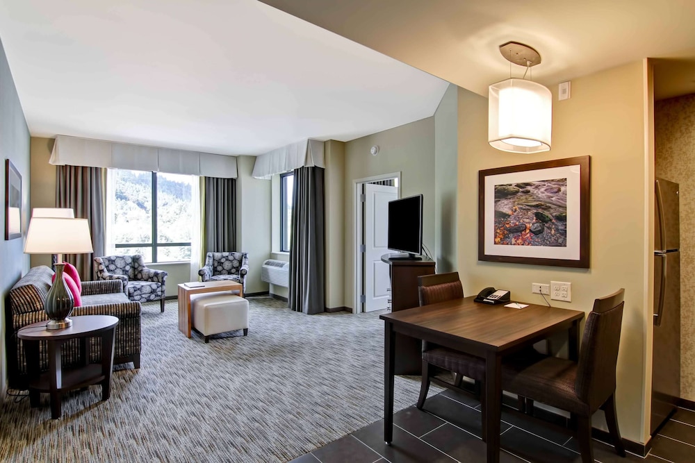 Suite, Multiple Beds, Accessible, Corner photo 1