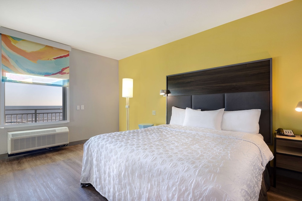 Room, 1 King Bed, Accessible, Balcony (Ocean View, Roll-In Shower) - Photo 2